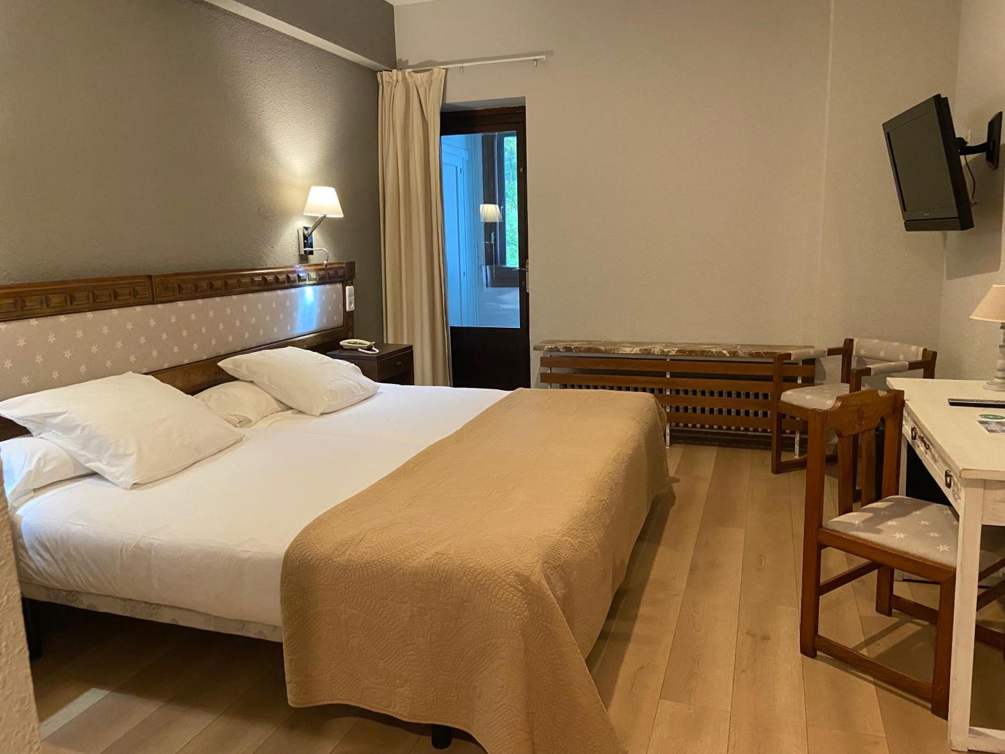 Hotel Edelweiss Candanchú Pokoj fotografie
